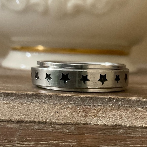Trendy Unisex Stainless Steel Durable Star Decor Fidget Spinner Ring - Picture 9 of 9